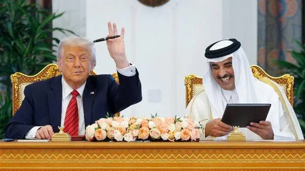 أمير قطر يوقع مع ترامب أكبر صفقة شراء طائرات عسكرية من شركة بوينج