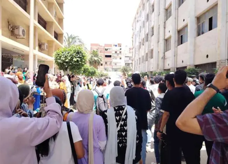 تظاهرات طلابية في جامعة الزقازيق للمطالبة بالتحقيق في وفاة روان ناصر