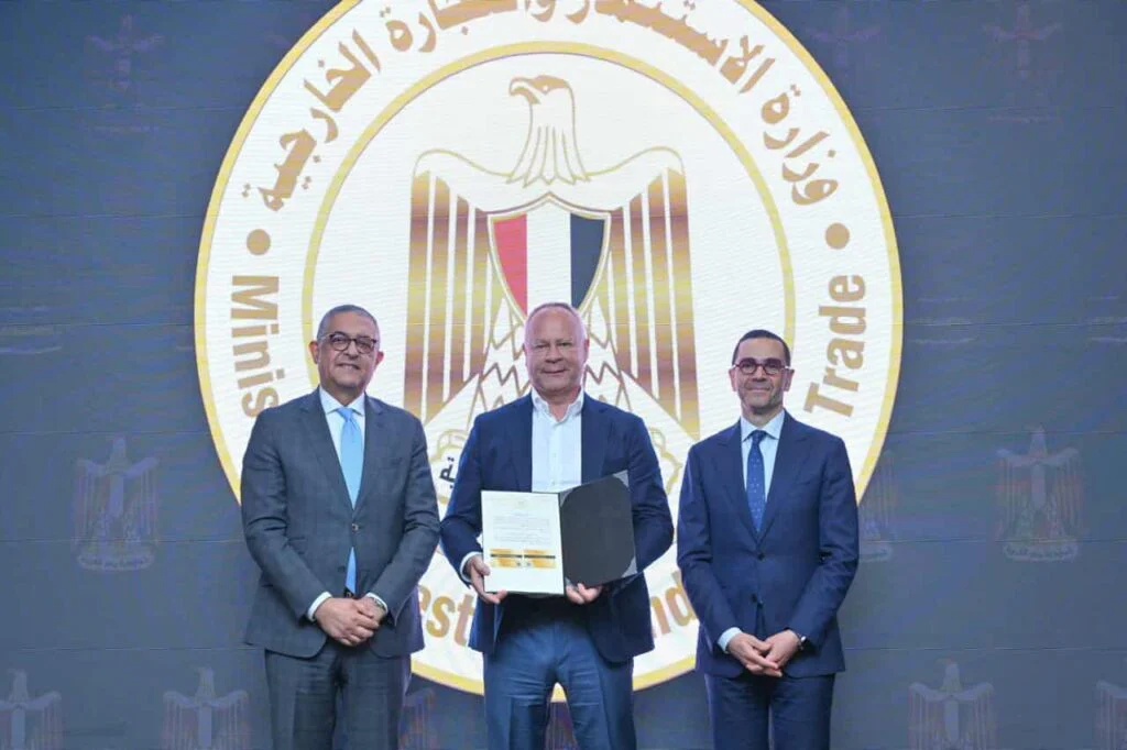وزير الاستثمار يسلم 6 رخص ذهبية جديدة لعدد من المشروعات الاستراتيجية