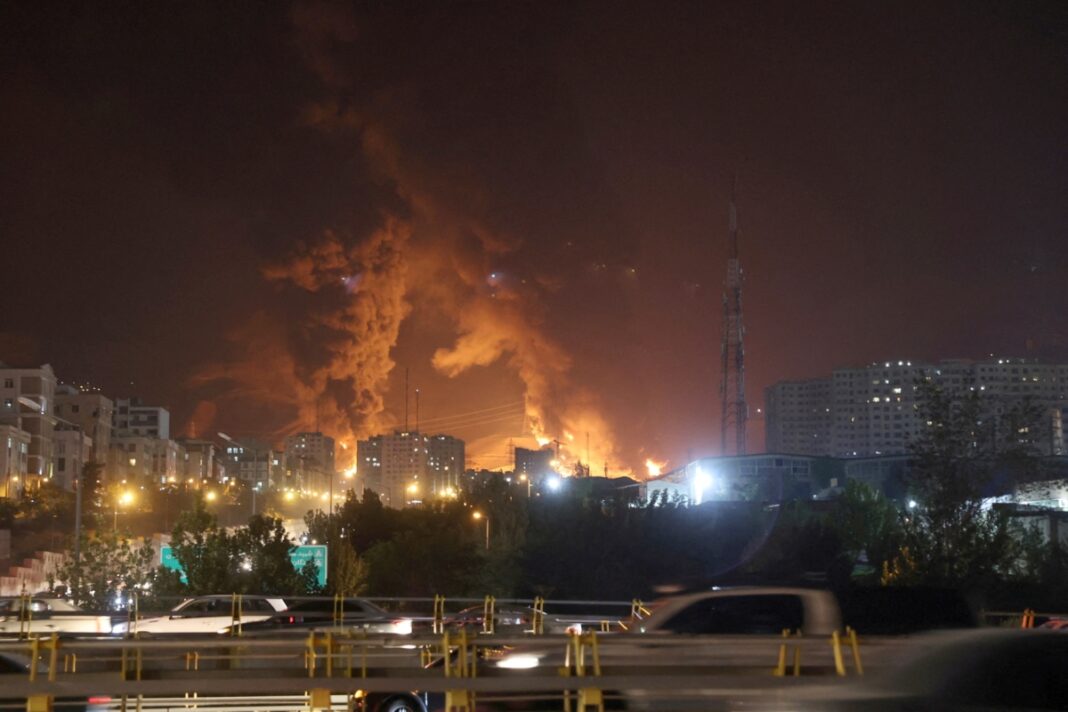 حرائق في مستودع نفطي قرب طهران بعد هجوم اسرائيلي في 15 يونيو