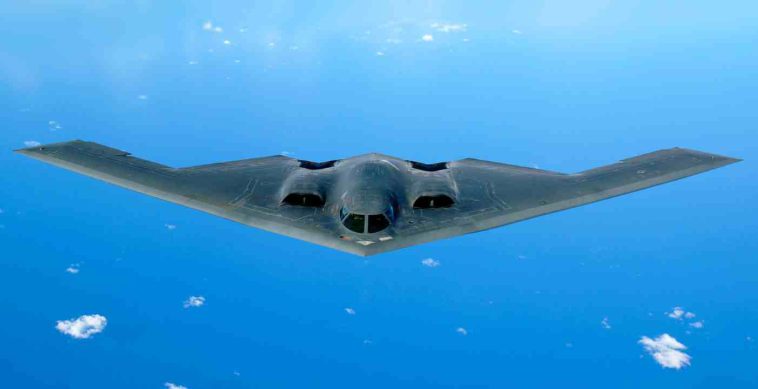القاذفة الأمريكية B-2