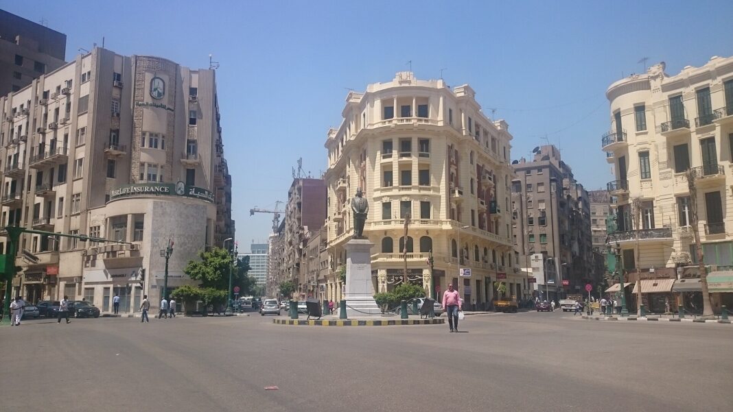 ميدان طلعت حرب وسط القاهرة
