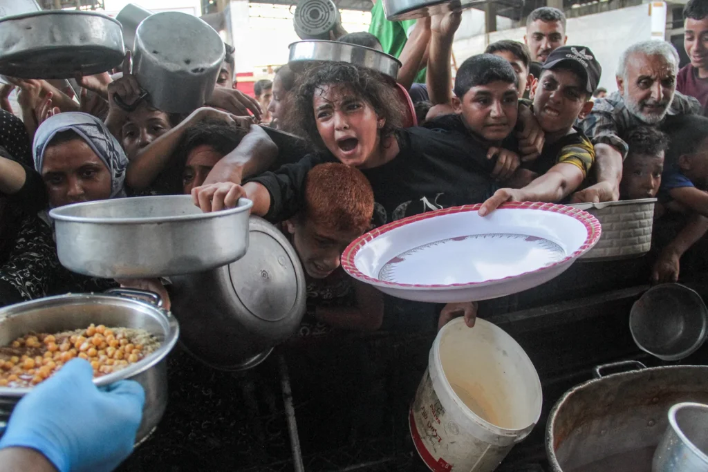 الجوع يعصف بالمحاصرين في غزة
