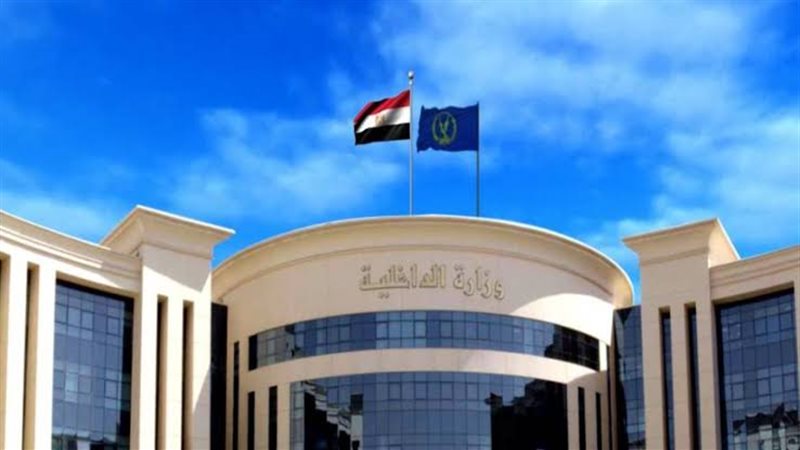 وزارة الداخلية تحقّق مع ضابطين بعد اعتداء موثق على مواطنين