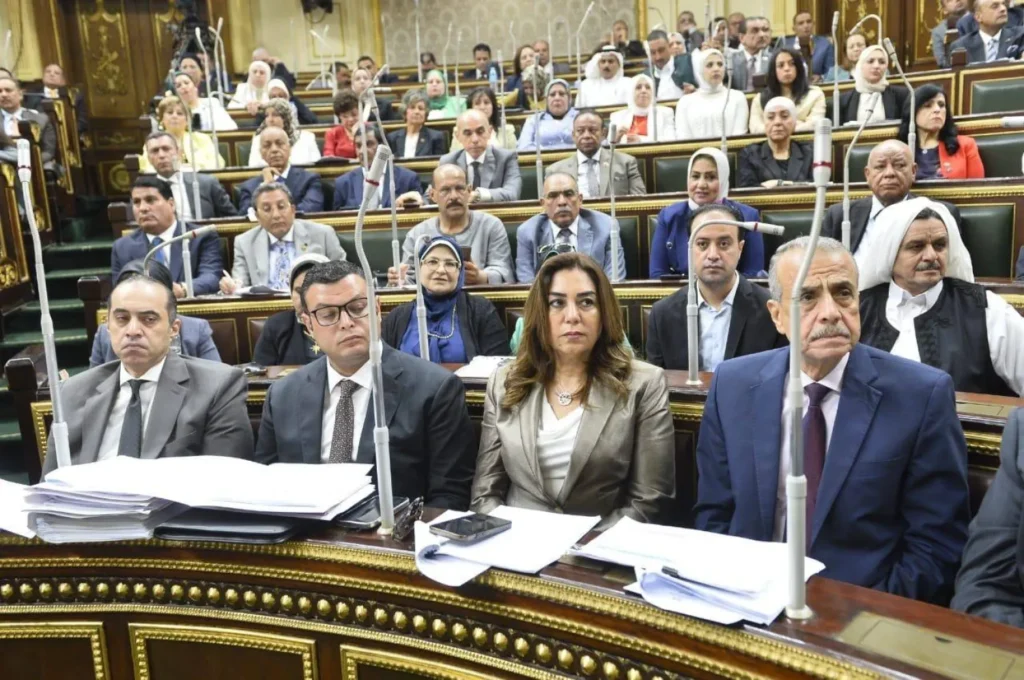 وزراء الحكومة خلال جلسة البرلمان