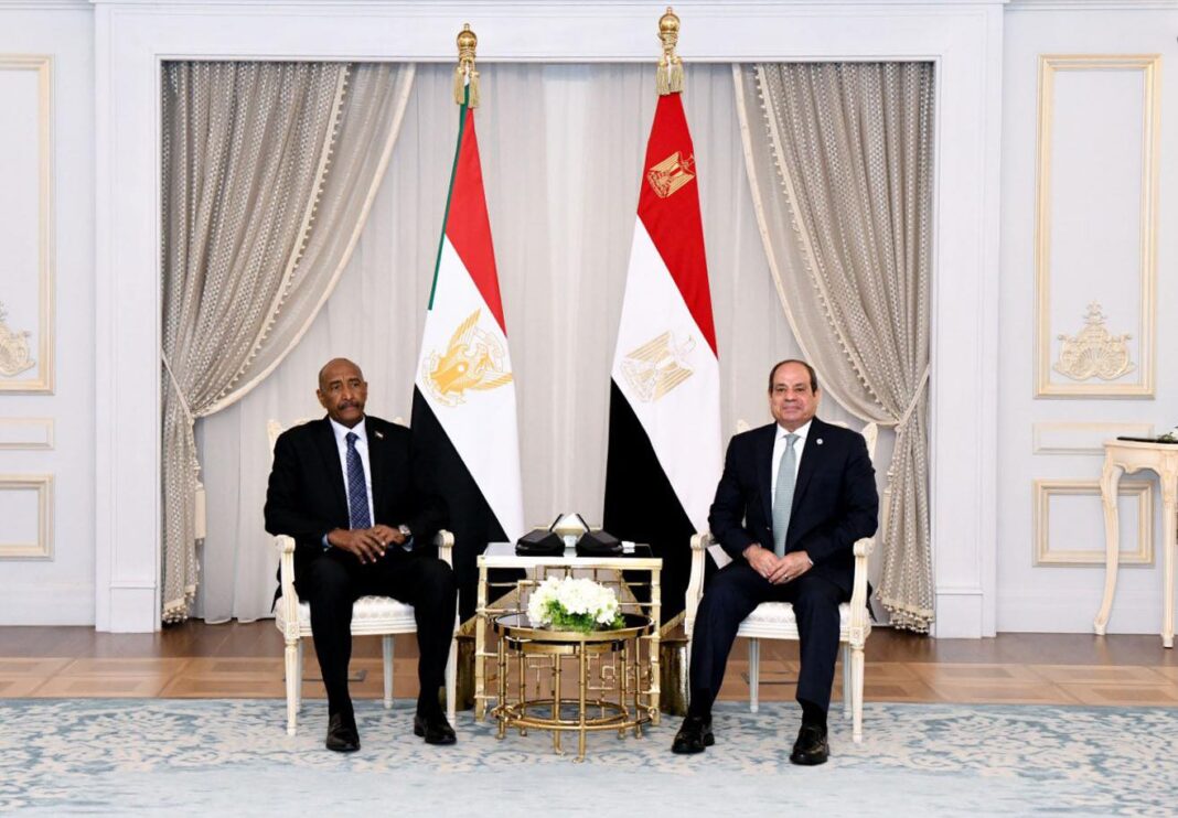 الرئيس عبد الفتاح السيسي يستقبل رئيس مجلس السيادة السوداني عبد الفتاح البرهان بمدينة العلمين في 30 يونيو الماضي