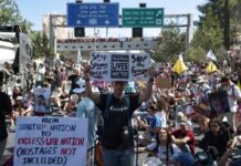 أبي في غزة وأمي في المطار ..المجتمع الإسرائيلي بين الغضب والهرب ما زال متمسكا بـ”اليمين المتطرف” مظاهرات 17 أغسطس الحاشدة في إسرائيل