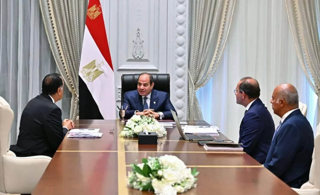 الرئيس السيسي خلال اجتماعه برئيس الوزراء ووزير المالية