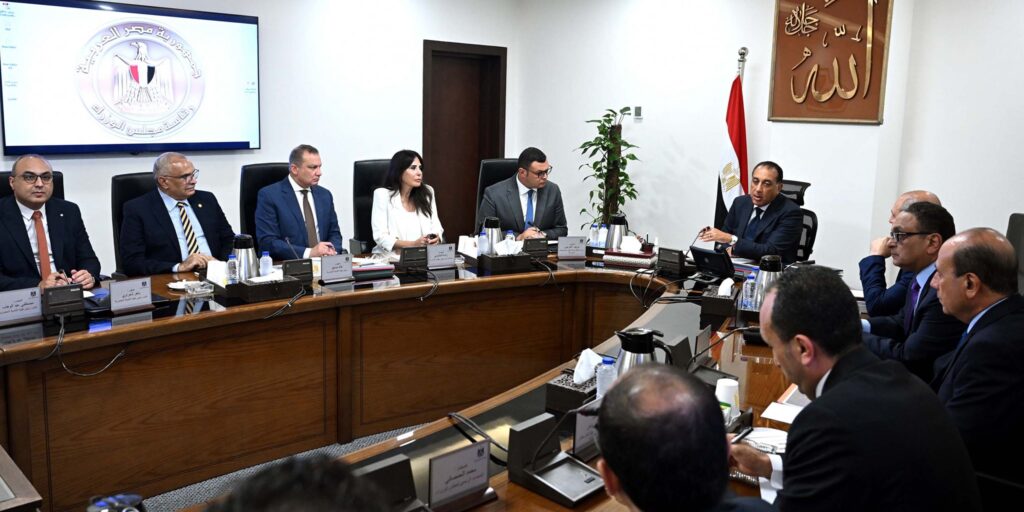 رئيس الوزراء يستعرض الفرص الاستثمارية ببعض الأراضي الفضاء على كورنيش النيل