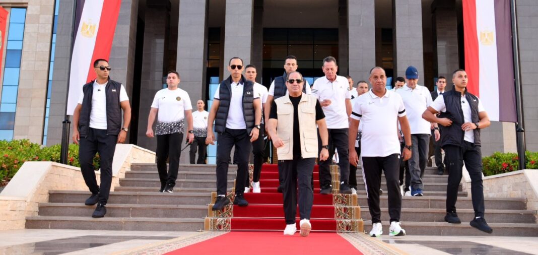 السيسي خلال زيارة الأكاديمية العسكرية