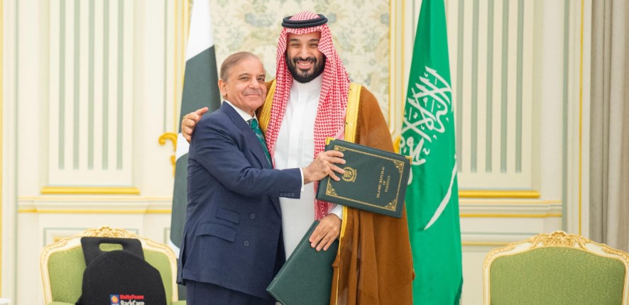 ولي العهد السعودي محمد بن سلمان ونظيره الباكستاني