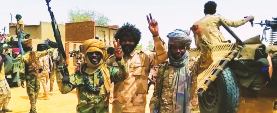 عناصر من الدعم السريع تحتفل بالسيطرة على الفاشر عناصر من الدعم السريع تحتفل بالسيطرة على الفاشر