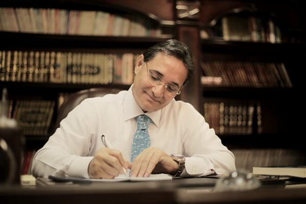 الكاتب الصحفي عبد الرحيم علي