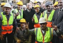 ازي الحال| الوطنية للانتخابات تعلن النتيجة الرسمية للدوائر الـ19 الملغاة.. كامل الوزير يشكر عمال النصر للمسبوكات بعد تنازلهم عن حصتهم في رأس مال الشركة كامل الوزير مع عمال النصر للمسبوكات