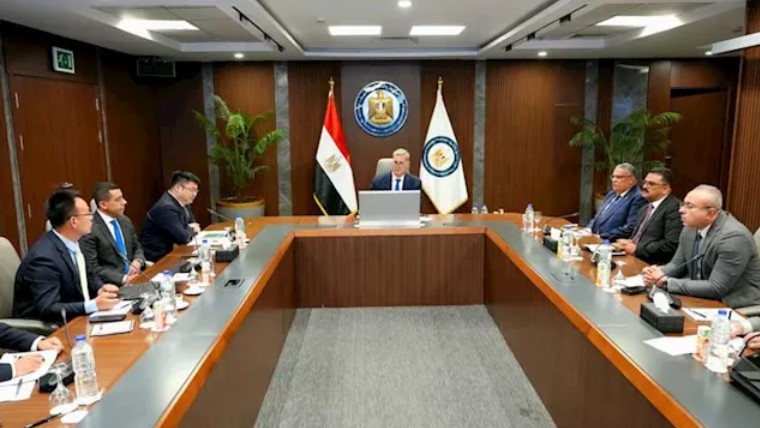 جلسة مباحثات مع وفد المجموعة الصينية