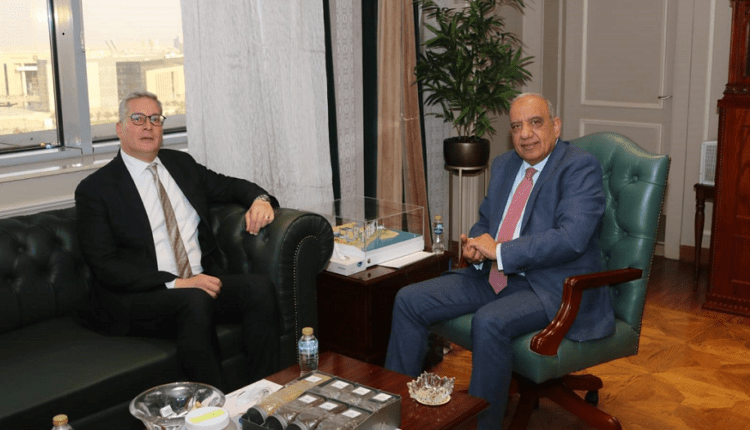 وزيرا الكهرباء والطاقة المتجددة والبترول والثروة المعدنية