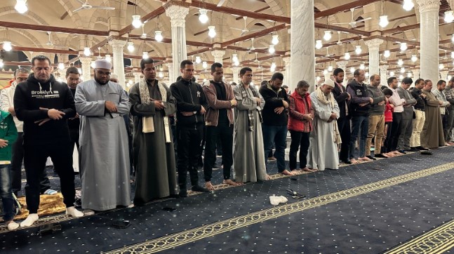 صلاة التراويح السابقة من مسجد عمرو بن العاص 