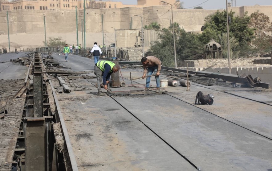 فك وإزالة كوبري السيدة عائشة