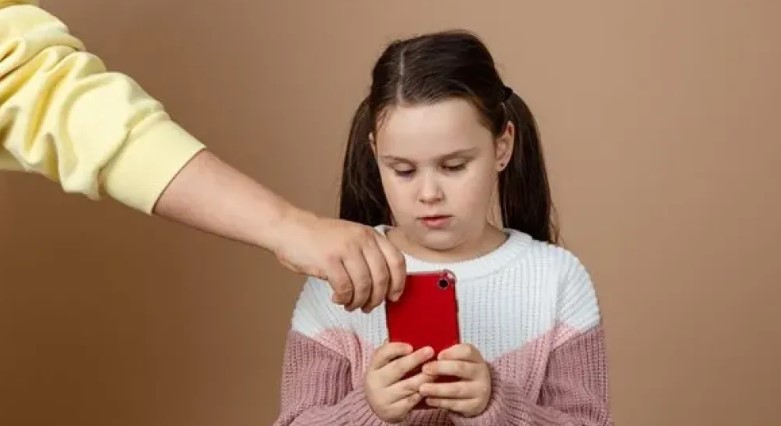 قانون تنظيم استخدام الأطفال لمواقع التواصل الاجتماعي