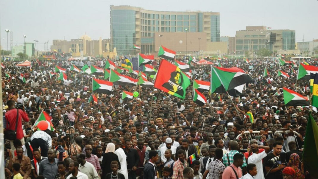 السودان من الثورة إلى الحرب السودان من الثورة إلى الحرب