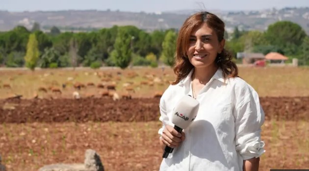 آمال خليل في جنوب لبنان المنطقة التي واكبت تطورتها الميدانية واتبط اسمها بتغطية أخبارها لسنوات