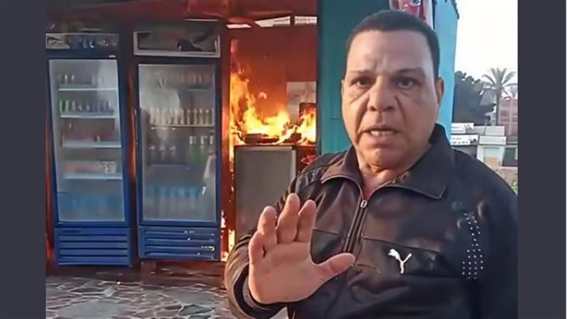 صاحب كشك في الإسماعيلية يحرقه بسبب قرار الإزالة