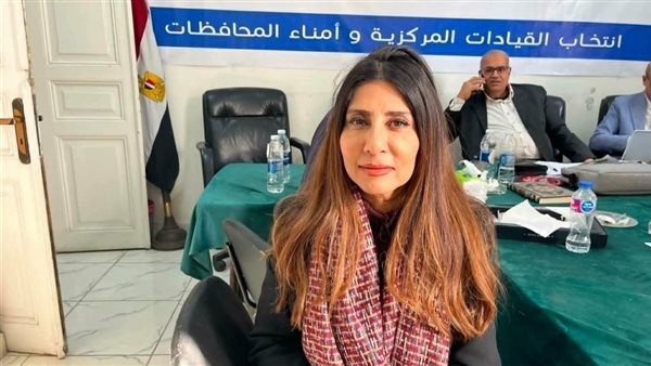 فوز وفاء محمد صبري أمين رئيسةً لحزب الدستور،