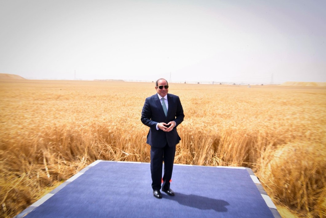 السيسي خلال افتتاح مشروع الدلتا الجديدة بمحور الشيخ زايد السيسي خلال افتتاح مشروع الدلتا الجديدة بمحور الشيخ زايد