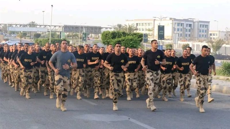 تدريبات قوات الصاعقة المصرية في شوارع العبور
