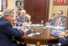 الحرث في الماء.. المؤتمر السنوي الأول للإعلام المصري اجتماع لـ4 قيادات إعلامية للإعداد للمؤتمر السنوي الأول للإعلام المصري ويُرى في الصورة وزيرالإعلام ضياء رشوان