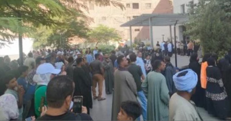 أهالي حادث تروسيكل أبو تيج بأسيوط في انتظار الجثامين من المشرحة